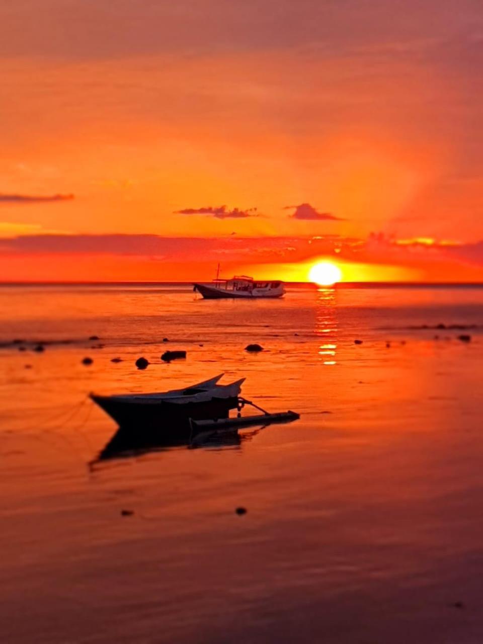 Sunset Moyo Bungalows Moyo Island Exterior foto